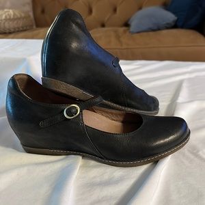 Women’s black Dansko Loralie.